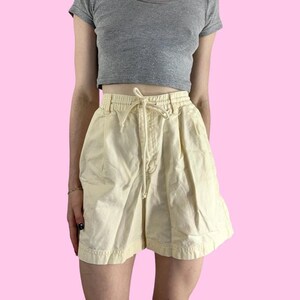 Vintage 90s Eddie Bauer Pastel Yellow High Waist Shorts size 4 small