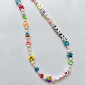 淡水真珠、猫、犬のビーズを使った手作りのカスタマイズ可能なビーズネックレス