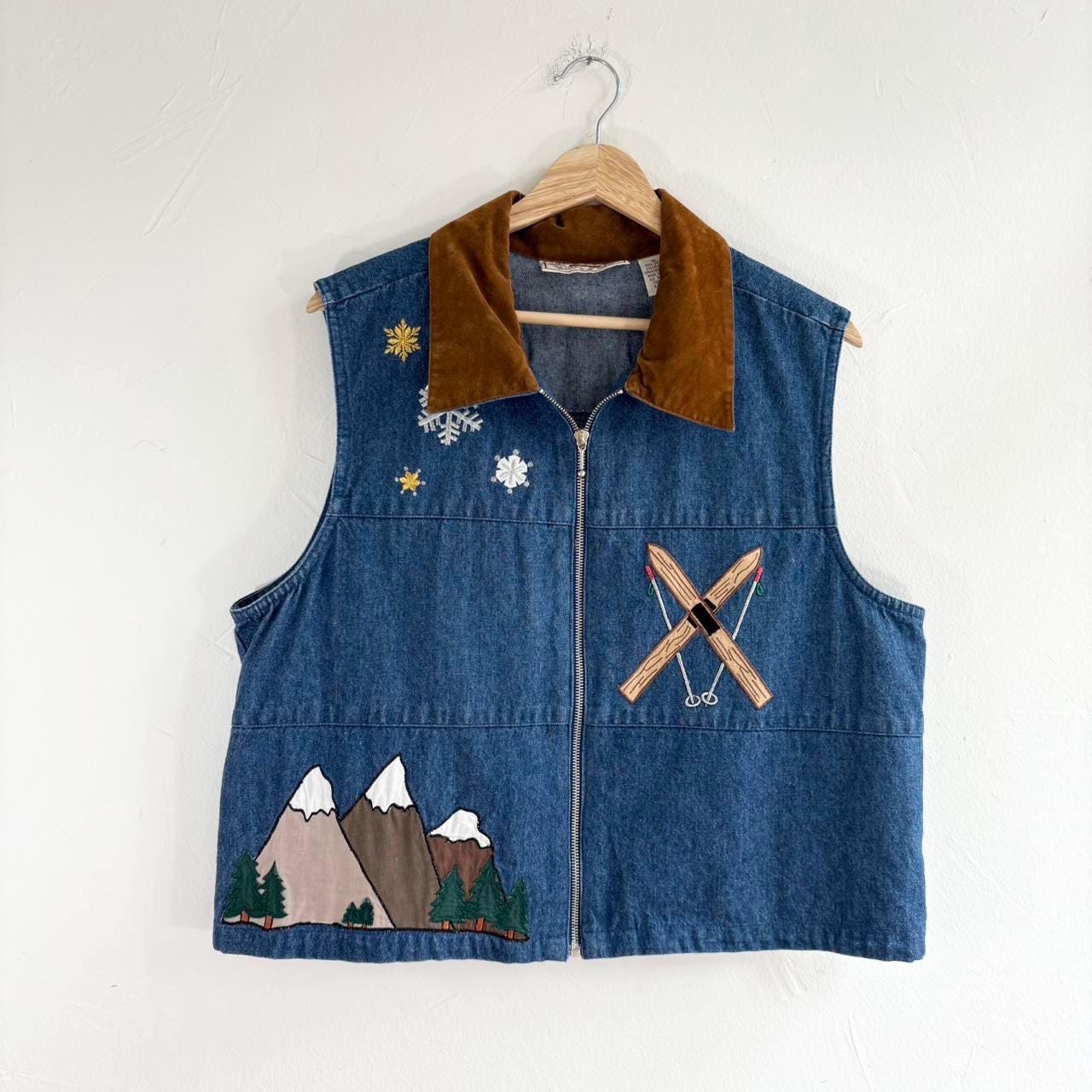 Vintage 90s Rhythm Blue Denim Embroidered Skiing Mountain Winter