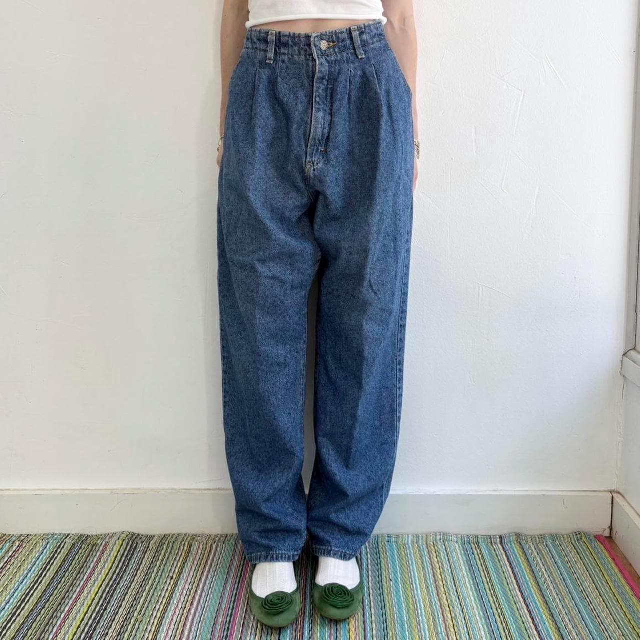 Vintage 80s textured medium wash pleated mom jeans by Lee Size 16 w30 w31