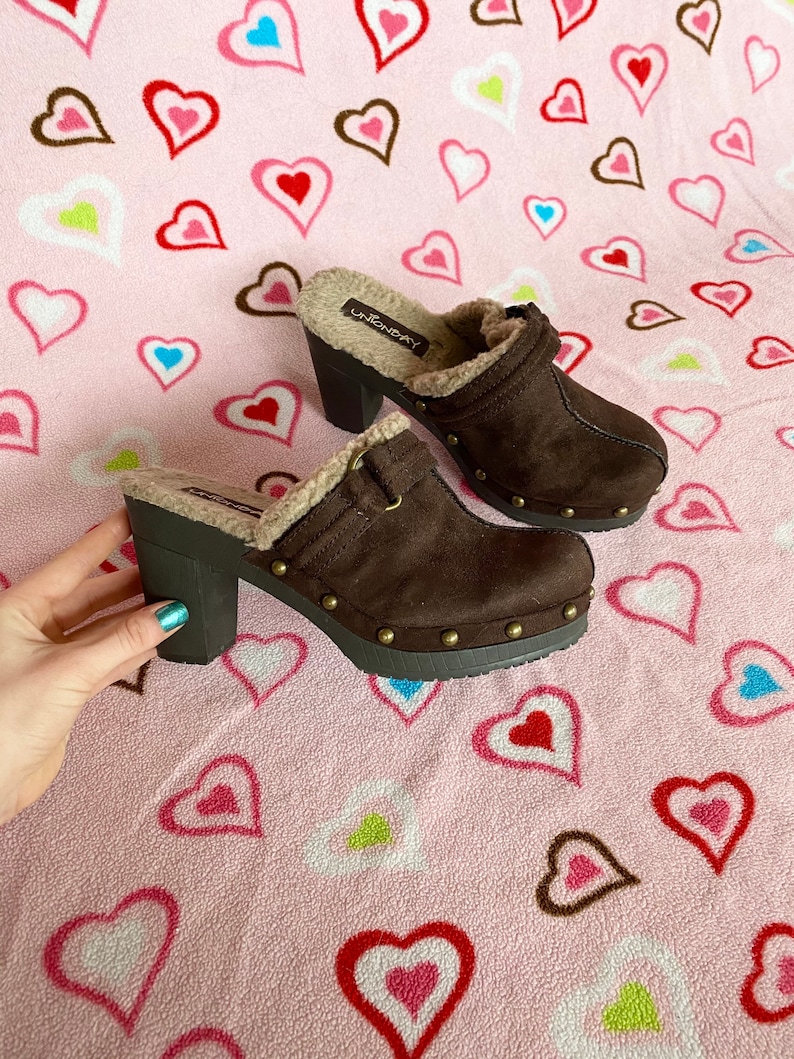 Vintage 90s 1990s Y2K 2000s Union Bat Buckle Faux Fur Fuzzy Brown Cream Heeled Platform Clog Mules Shoes Size 7
