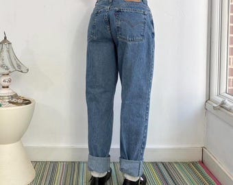 Vintage medium wash loose fit 550 Levi’s dad jeans size 14, W29/30
