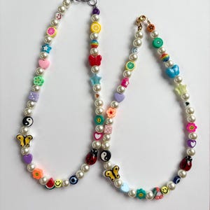 Collares de cuentas de colores hechos a mano, collar de cuentas Y2K, collar de cuentas de moda inspirado en los años 90, collar de los años 90, collar arcoíris, collar de perlas