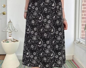 Y2k black and white floral low rise skirt by Wrapper size large