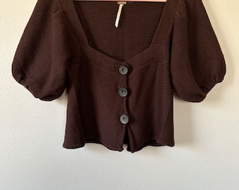 Cárdigan corto de punto marrón con mangas abullonadas de Free People Talla pequeña