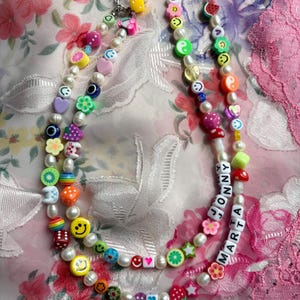 カスタムビーズネームネックレス：淡水パール、ガラス＆粘土