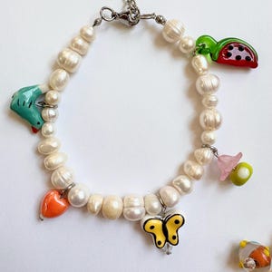 Handmade beaded freshwater pearl bracelet with charms, beaded charm bracelet, mismatched charm bracelet, cute charm bracelet, pearl bracelet