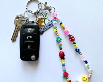 Breloque pour téléphone personnalisée en perles : lanière arc-en-ciel avec nom