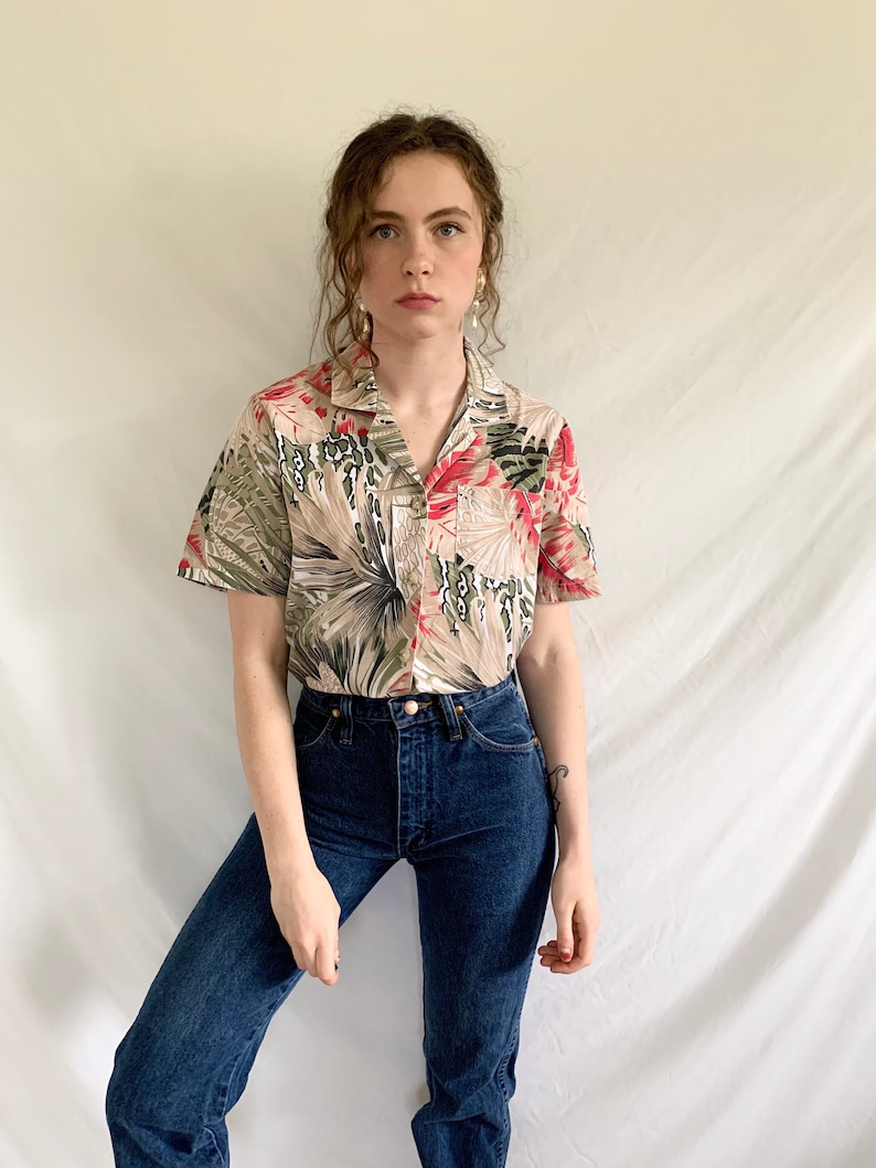 Vintage 80s 1980s Abstract Floral Tropical Palm Plant Black Beige White Green Red Pink Brown Oversized Lightweight Cotton Short Sleeve Butto