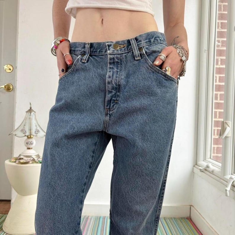 Vintage medium wash loose fit dad jeans by Wrangler W29/30 image 6