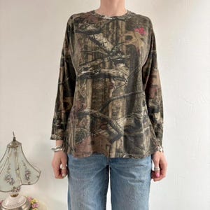 Y2K long sleeve camo tshirt by Mossy Oak size s/m image 4