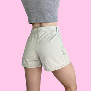 Y2K Aeropostale Cream Khaki Cargo Shorts size 4 W27 W28