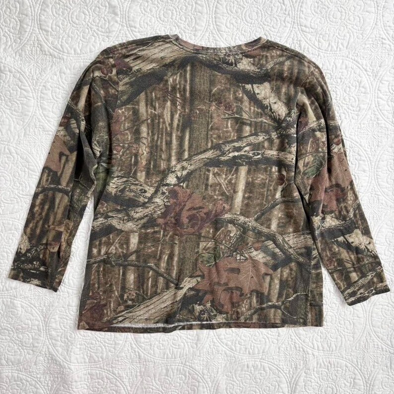 Y2K long sleeve camo tshirt by Mossy Oak size s/m image 2