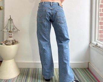 Vintage medium wash low rise bootcut Levi’s jeans (517) W31/32