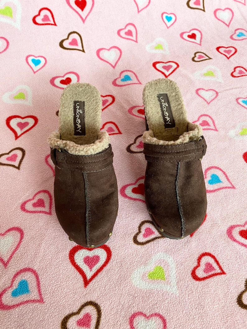Vintage 90s 1990s Y2K 2000s Union Bat Buckle Faux Fur Fuzzy Brown Cream Heeled Platform Clog Mules Shoes Size 7