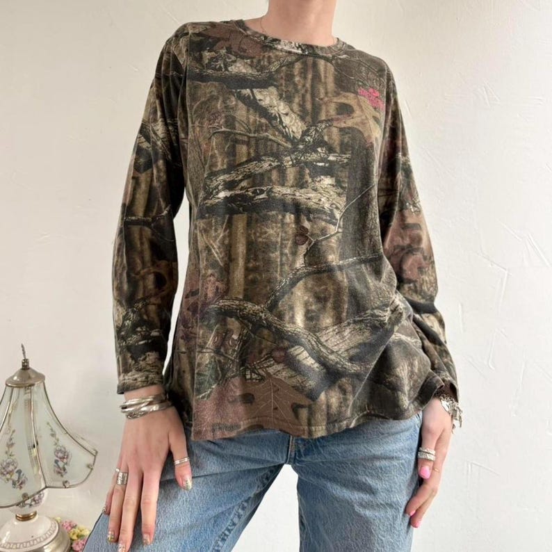 Y2K long sleeve camo tshirt by Mossy Oak size s/m image 3