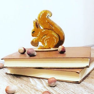 Zestaw DIY: ozdoba w kształcie wiewiórki, koralikowy prezent świąteczny, dekoracja kominka na zimowe święta haftowana, puste płótno haftowane koralikami, wzór koralikowy