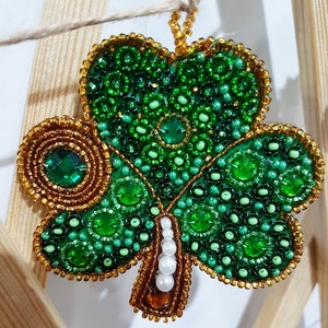 Bead embroidery kit 'Clover', Hand embroidered handbag charms, DIY craft kit for adults, Jewelry making kit, РВ2042