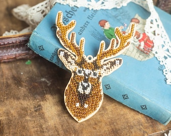 Beadwork deer ornament DIY kit, needlework pattern for bead embroidery, woodland animal decoration, winter home decor