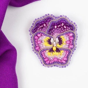 Pansy brooch bead embroidery kit, Flower brooch making kit, DIY beaded brooch, Botanical seed bead brooch, БП-274