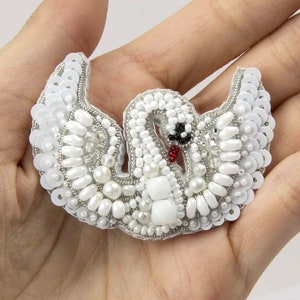 White swan brooch, Bead embroidery kit, DIY jewelry making, Seed bead brooch making kit, Embroidered brooch, БП-312