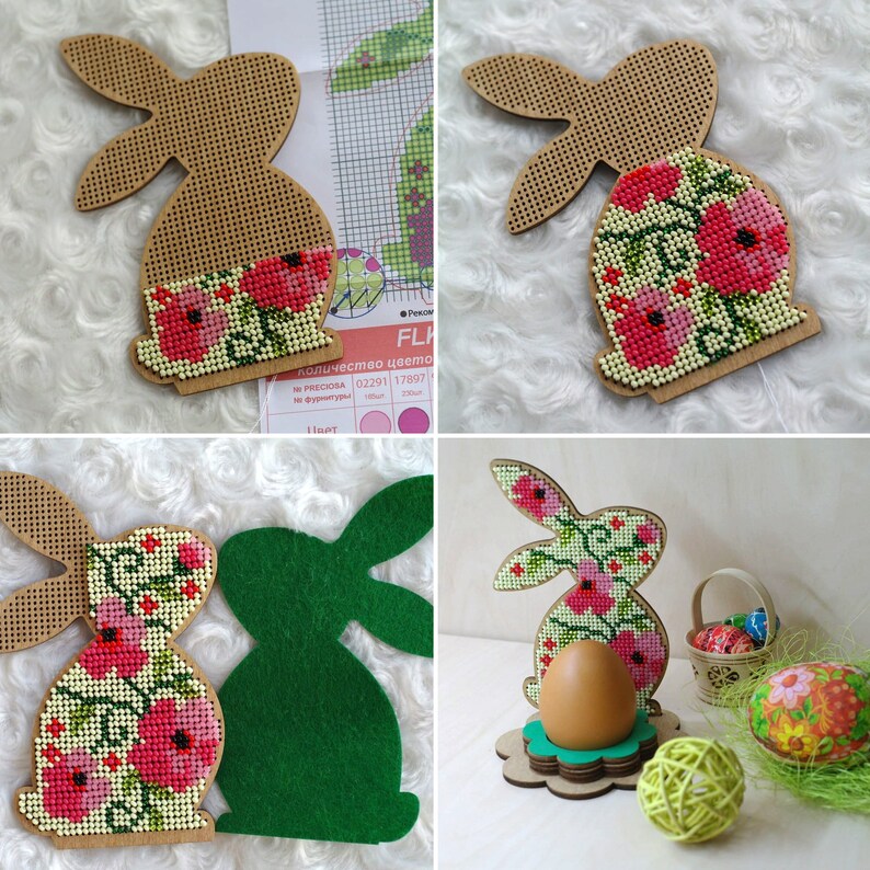 Pu&ograve; includere: Un porta uova di Pasqua in legno a forma di coniglio con un motivo floreale. Il coniglio tiene un uovo tra le zampe. Il coniglio &egrave; dipinto in tonalit&agrave; di marrone, rosa e verde. Il porta uova &egrave; su una base in legno.