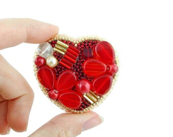 赤いハートのブローチ DIY キット、ビーズブローチ キット、プレシオサ ビーズ ピン セット、手芸アクセサリー、ビーズ装飾、針仕事アート ギフト