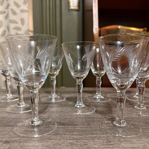 Set van 10 vintage Sasaski kristallen wijnglazen uit het midden van de 20e eeuw met geëtste tarwemotieven.