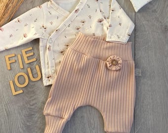 Babyset Newborn: Baby Wickelshirt Wickeljäckchen BohoFlowers und Pumphose mit Knopfblümchen und Kokosknopf aus Rib-Jersey