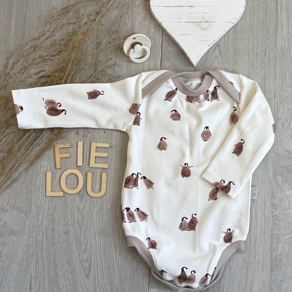 Baby Langarm Body mit amerikanischem Ausschnitt in verschiedenen Stoffdesigns