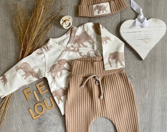 Babyset Newborn: Baby Wickelshirt Wickeljäckchen ecrù mit Elefanten und Baggypants Pumphose mit fake-Kordel und Kokosknopf aus Rib-Jersey