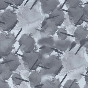 Op de afbeelding: Een herhalend patroon met donkergrijze, aquarelachtige cirkelvormige vlekken op een lichtgrijze achtergrond, afgewisseld met verspreide, dunne, donkergrijze diagonale penseelstreken die een gestructureerd, abstract visueel effect creëren.