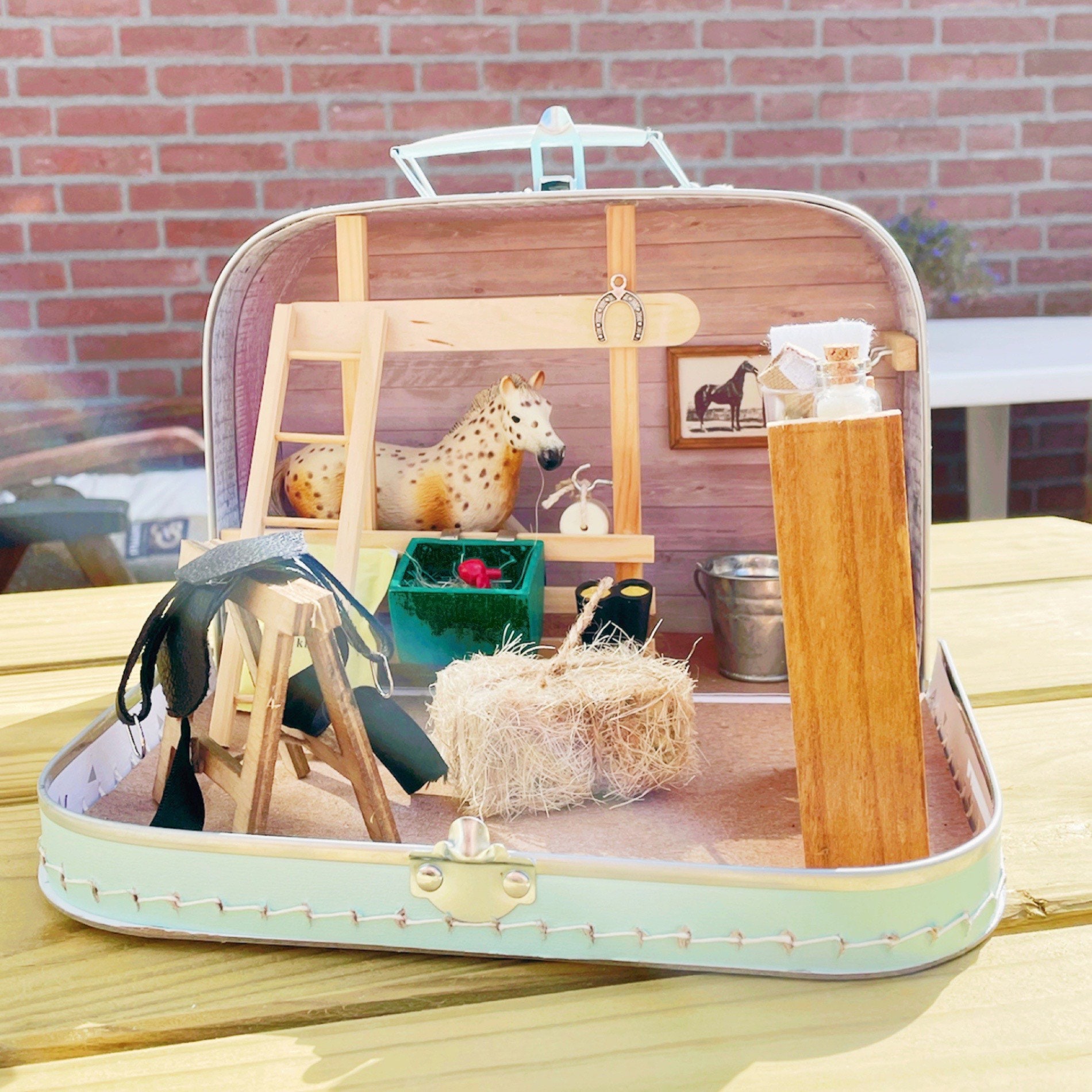  Yardwe 2pcs Miniature Suitcase Dollhouse Wooden