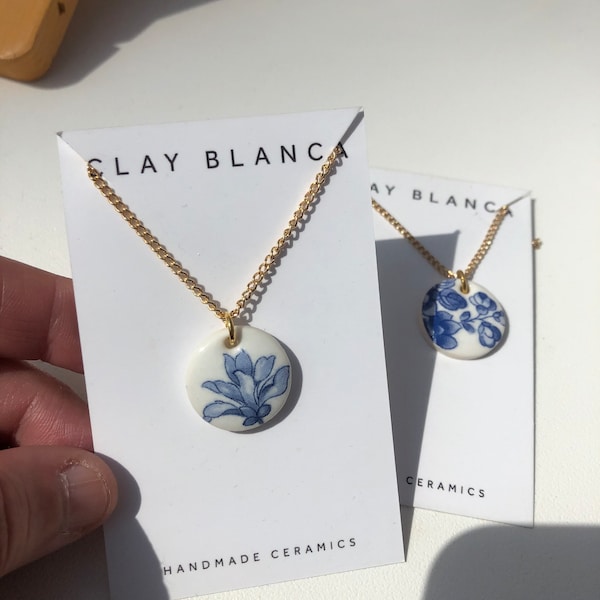 Vintage china - blue patterned round necklace