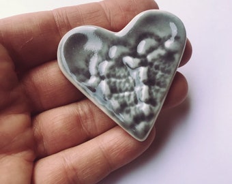 Grey porcelain heart magnet with lace pattern