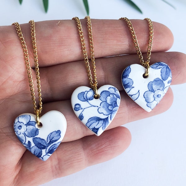 Collar de corazón de porcelana azul vintage - cadena chapada en oro de 18'', collar azul de Delft, joyas de Delft, collar de corazón de cerámica, colgante de porcelana