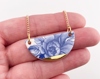 Vintage china - blue patterned U shape necklace