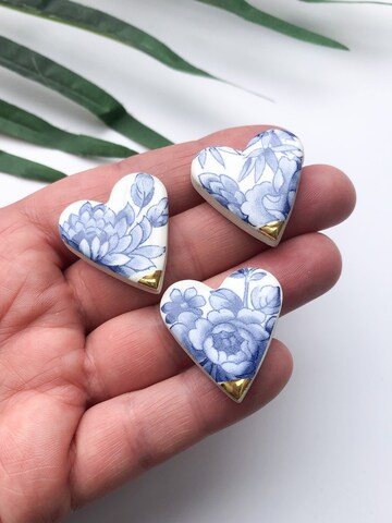 Blue china small heart brooch with gold tips, delft blue brooch, royal blue jewellery, delft jewellery, ceramic jewellery