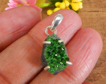 925 Sterling Silver Uvarovite Gemstone Pendant Jewelry