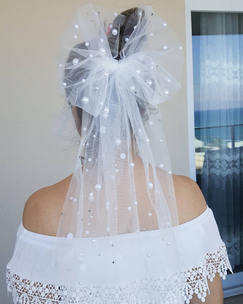bridal hair bow white pearl veil bridal shower veil wedding hair bow tulle veil short wedding veil Bow veil bridal veil