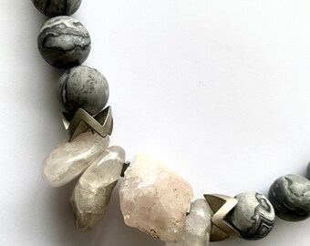 Necklace, necklace, discreetly marbled agates and rock crystal