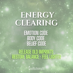 Könnte beinhalten: Digitalgrafik mit grün-weißem Sternenhintergrund. Der Text lautet „ENERGY CLEARING“, gefolgt von „EMOTION CODE, BODY CODE, BELIEF CODE“. Zusätzlicher Text lautet „RELEASE OLD IMPRINTS, RESTORE BALANCE - FEEL LIGHTER“.