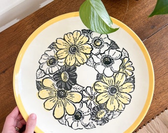Vintage yellow and black daisy floral serving plate
