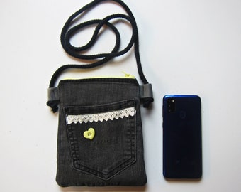 6) Cell phone shoulder bag