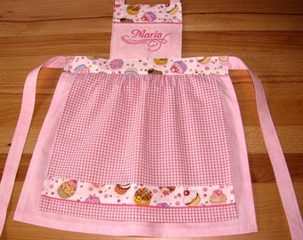 Children's apron in delicate pink with small muffin motifs, with embroidered name, available in size. 92 to 128