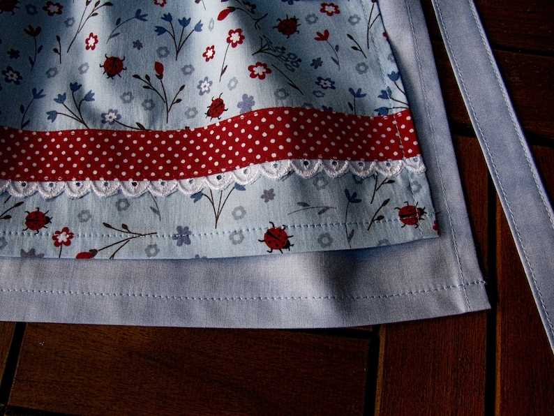 cute light blue children's apron with ladybird motif, with lace, personalized, only 1 x left in size 98 image 4