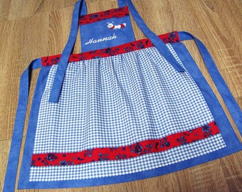 cute children's apron, personalised, in denim blue/dark red size. 92 to 122