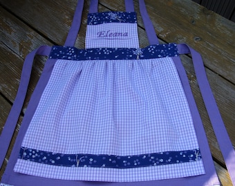 sweet children's apron with name in purple-violet Gr. 140 to 176