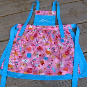 funny children's apron with name in turquoise/pink size. 86 to 122 image 1