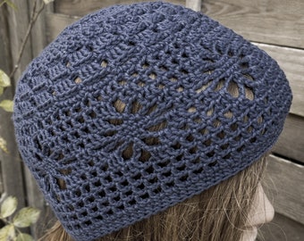 Häkelmütze für Sommer Frühjahr für Damen aus Baumwolle Boho Stil dunkelblau Blumenmuster handgehäkelt
